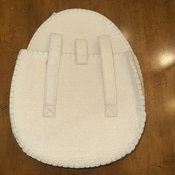 NWT Pottery Barn Kids Peter Rabbit Egg Shaped Gingham Chairbacker - price firm - Picture 6 of 6